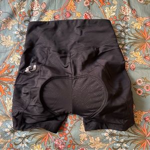 Women’s Pearl Izumi Biking Shorts